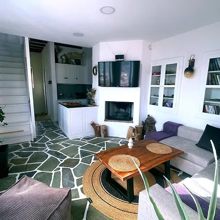 Anora House